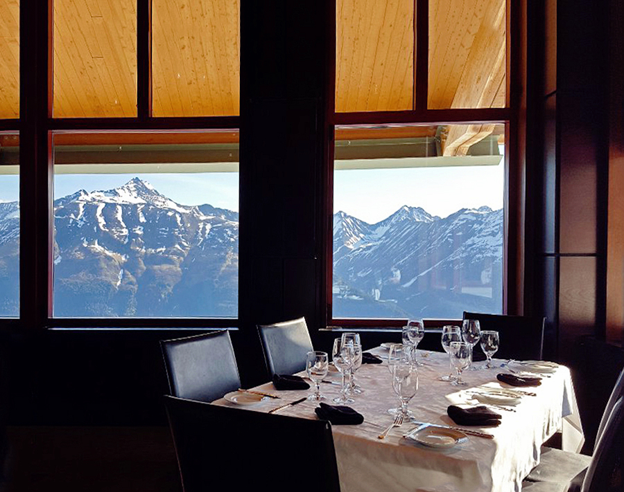 ../Images/HUANG,MEI-HUI.Alaska.Seven Glaciers (45).jpg